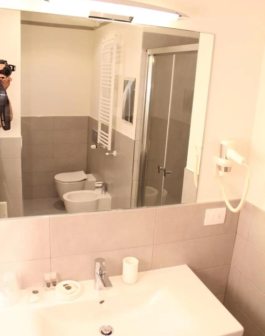 B&B Cangrande Di Danese-Viviani Verona Oda ve Kahvaltı